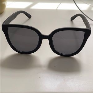 Quay black sunglasses